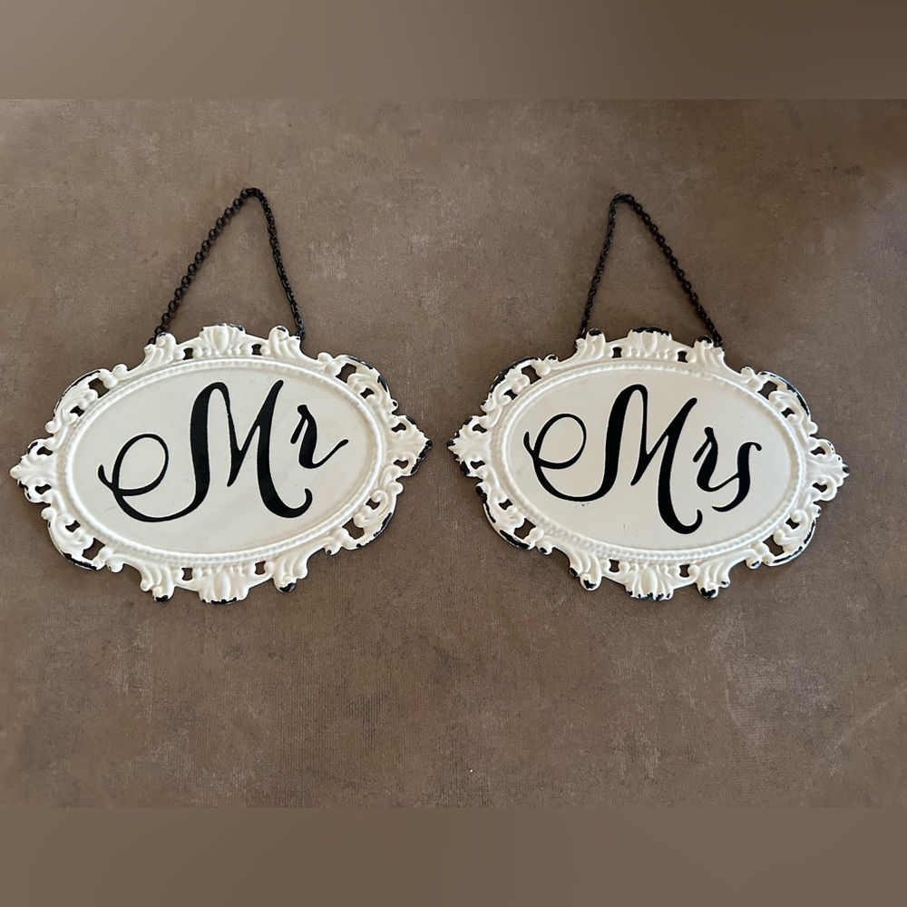 Rustic metal Mr and Mrs metal wedding decor